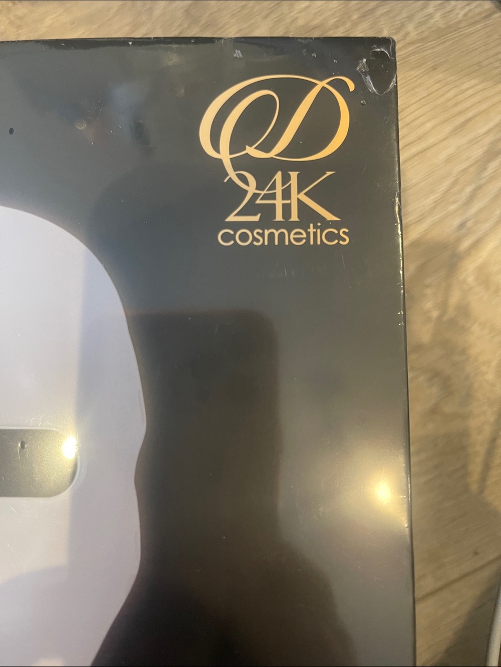 New D24K White 7-Color LED Therapy Face Mask - Picture 4 of 4